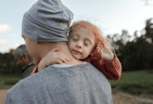 Vater mit Tochter Bildrechte: VIVF00212_Vater_mit_Tochter_Westend-61